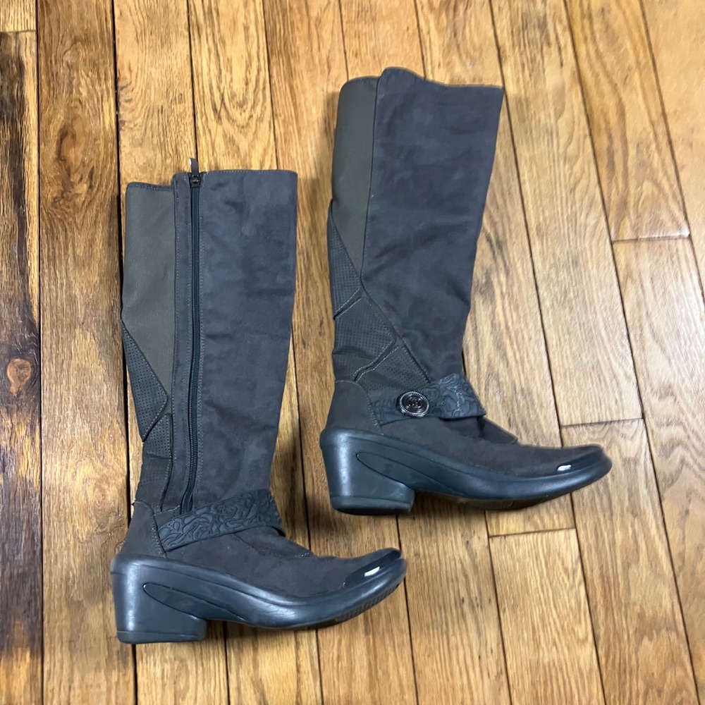 Bzees Euphoria Womens Gray Tall Knee High Boots Side Zip Washable Size 8M